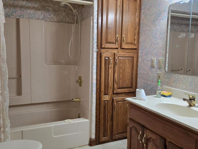 946 E Spring Street, Saint Marys, OH 45885 Photo 6
