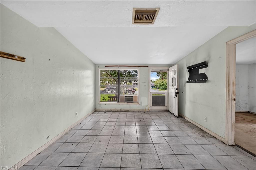 1223 Embassy Ln, Naples, FL 34104 Photo