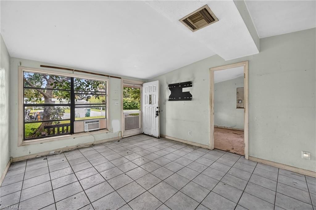 1223 Embassy Ln, Naples, FL 34104 Photo