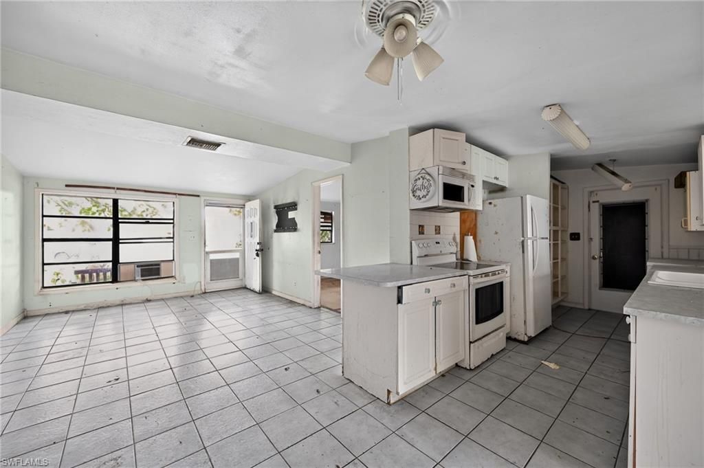 1223 Embassy Ln, Naples, FL 34104 Photo