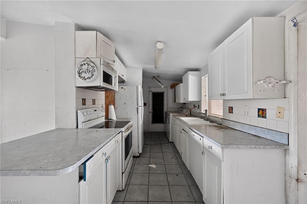 1223 Embassy Ln, Naples, FL 34104 Photo