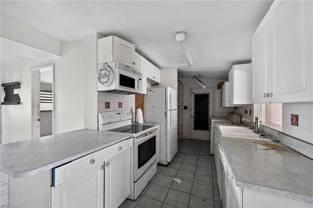 1223 Embassy Ln, Naples, FL 34104 Photo