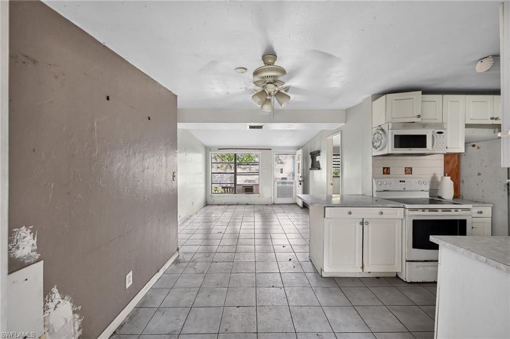 1223 Embassy Ln, Naples, FL 34104 Photo