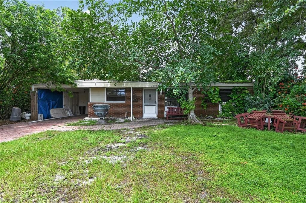1223 Embassy Ln, Naples, FL 34104 Photo
