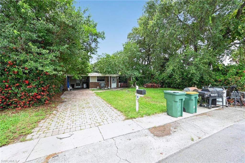 1223 Embassy Ln, Naples, FL 34104 Photo