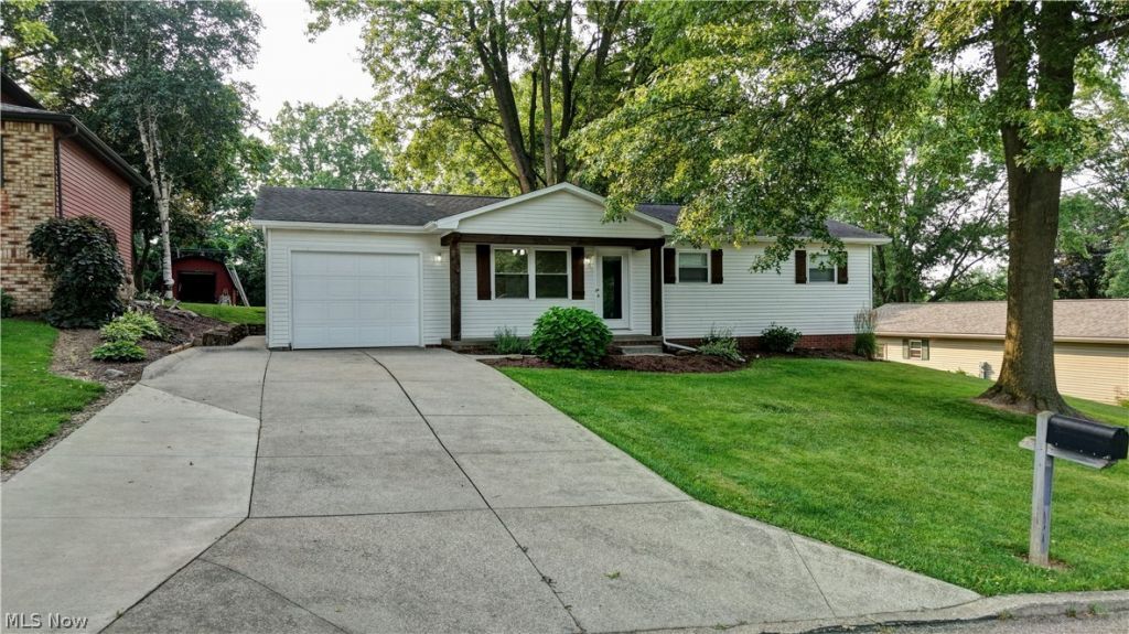 403 Engadine Court SW, Sugarcreek, OH 44681