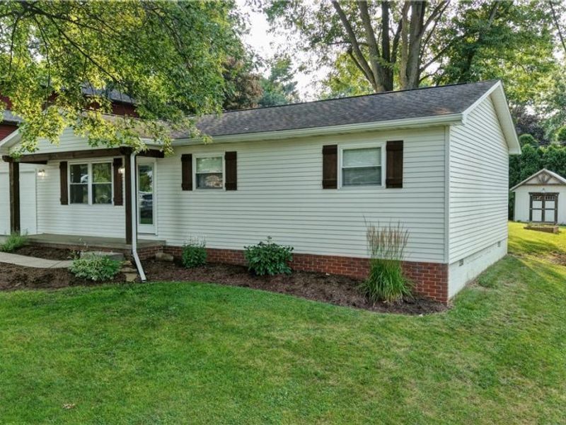 403 Engadine Court SW, Sugarcreek, OH 44681 Photo 2