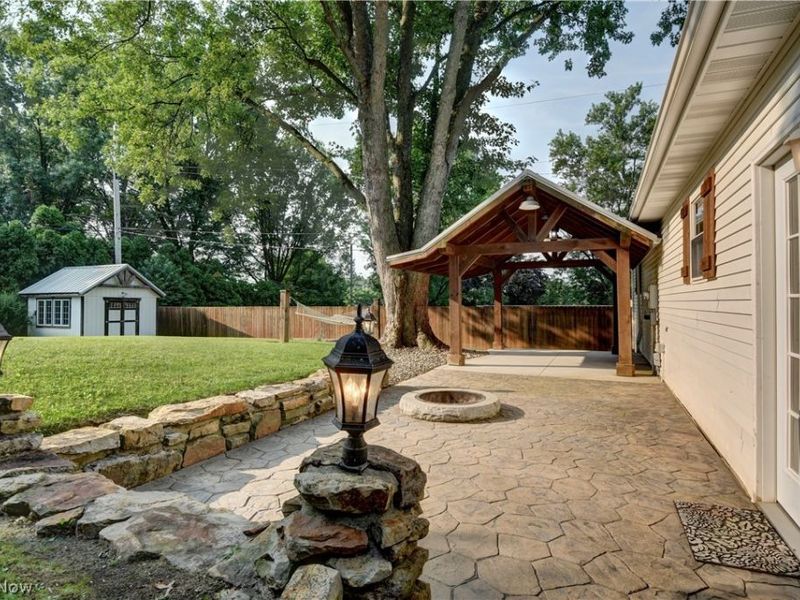 403 Engadine Court SW, Sugarcreek, OH 44681 Photo 3