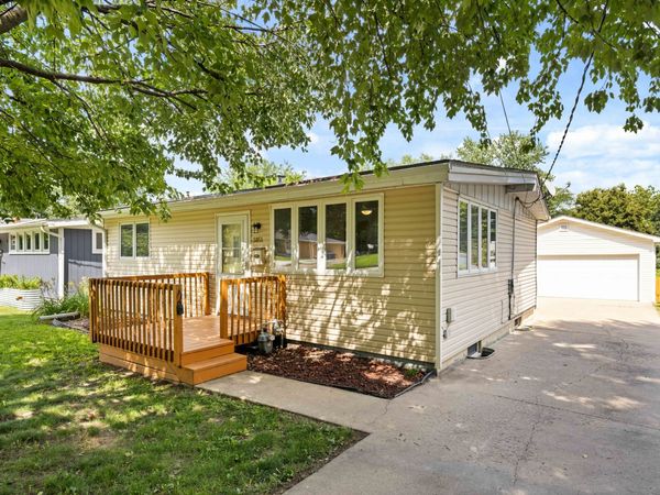3851 43rd Street , Des Moines, IA 50310