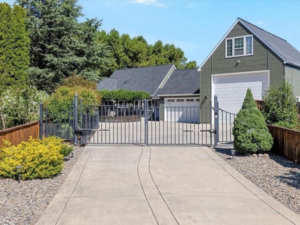 345 Meadow Lark Way, Central Point, OR 97502