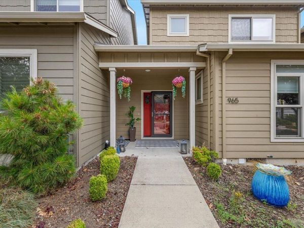 965 Camelot Drive, Ashland, OR 97520