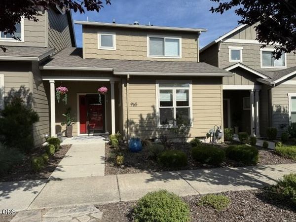 965 Camelot Drive, Ashland, OR 97520