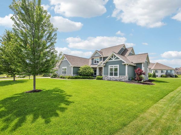 N66W15730 Fox Meadow Dr, Menomonee Falls, WI 53051