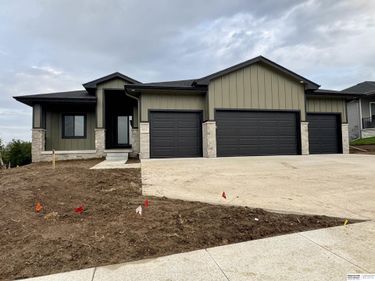 8954 Von Street, Papillion, NE 68046