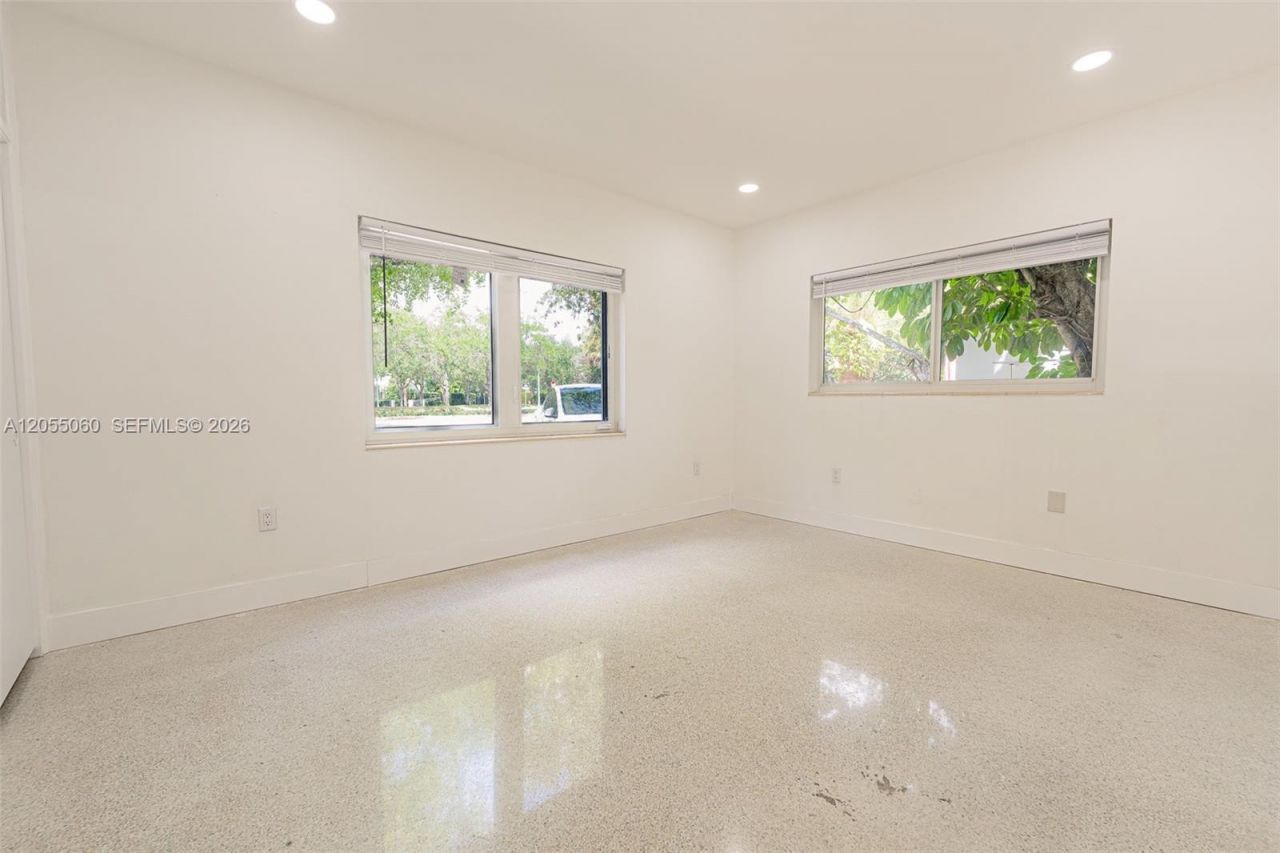 580 University Dr , Unit 2, Coral Gables, FL 33134 Photo