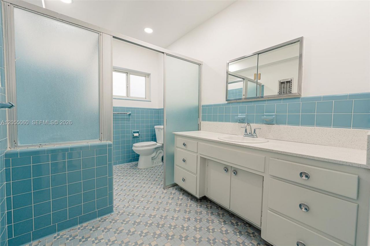 580 University Dr , Unit 2, Coral Gables, FL 33134 Photo