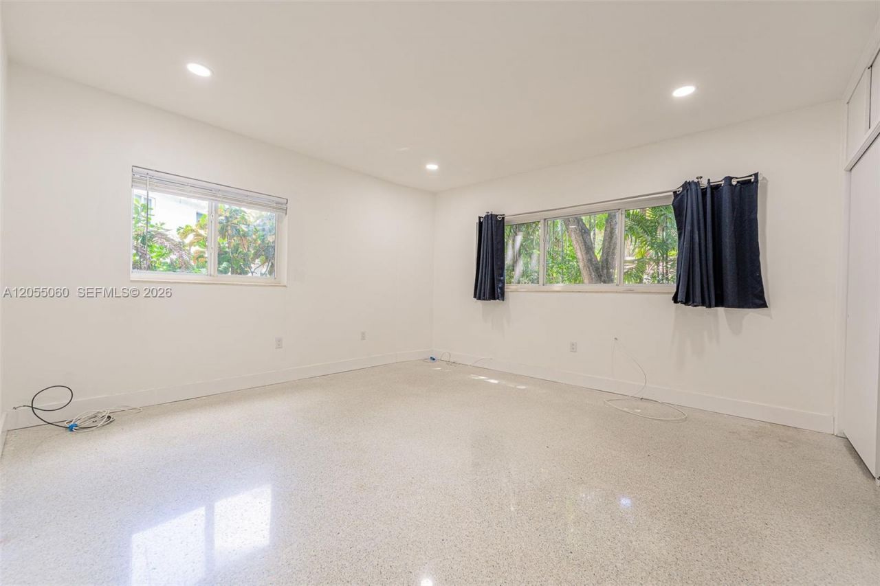 580 University Dr , Unit 2, Coral Gables, FL 33134 Photo