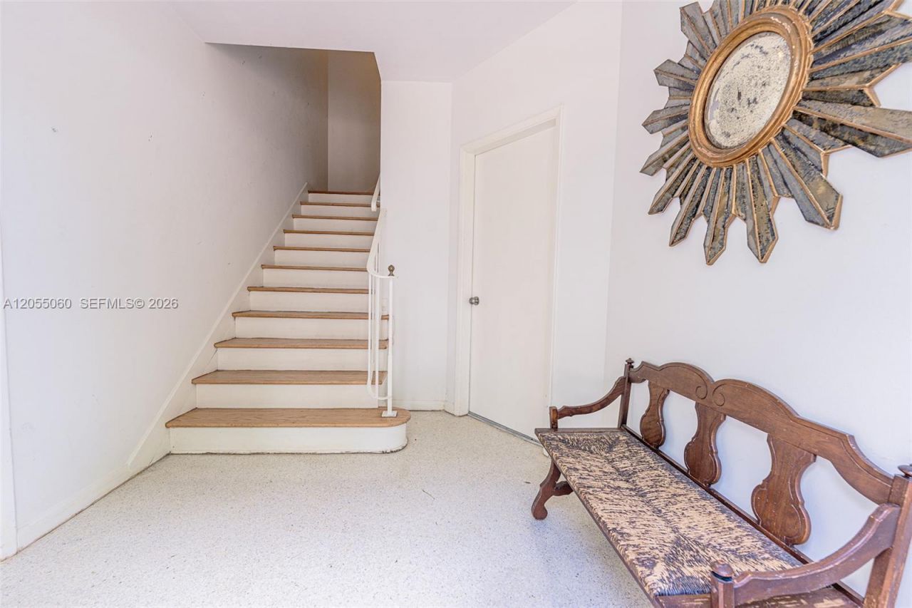 580 University Dr, Unit 2, Coral Gables, FL 33134 Photo