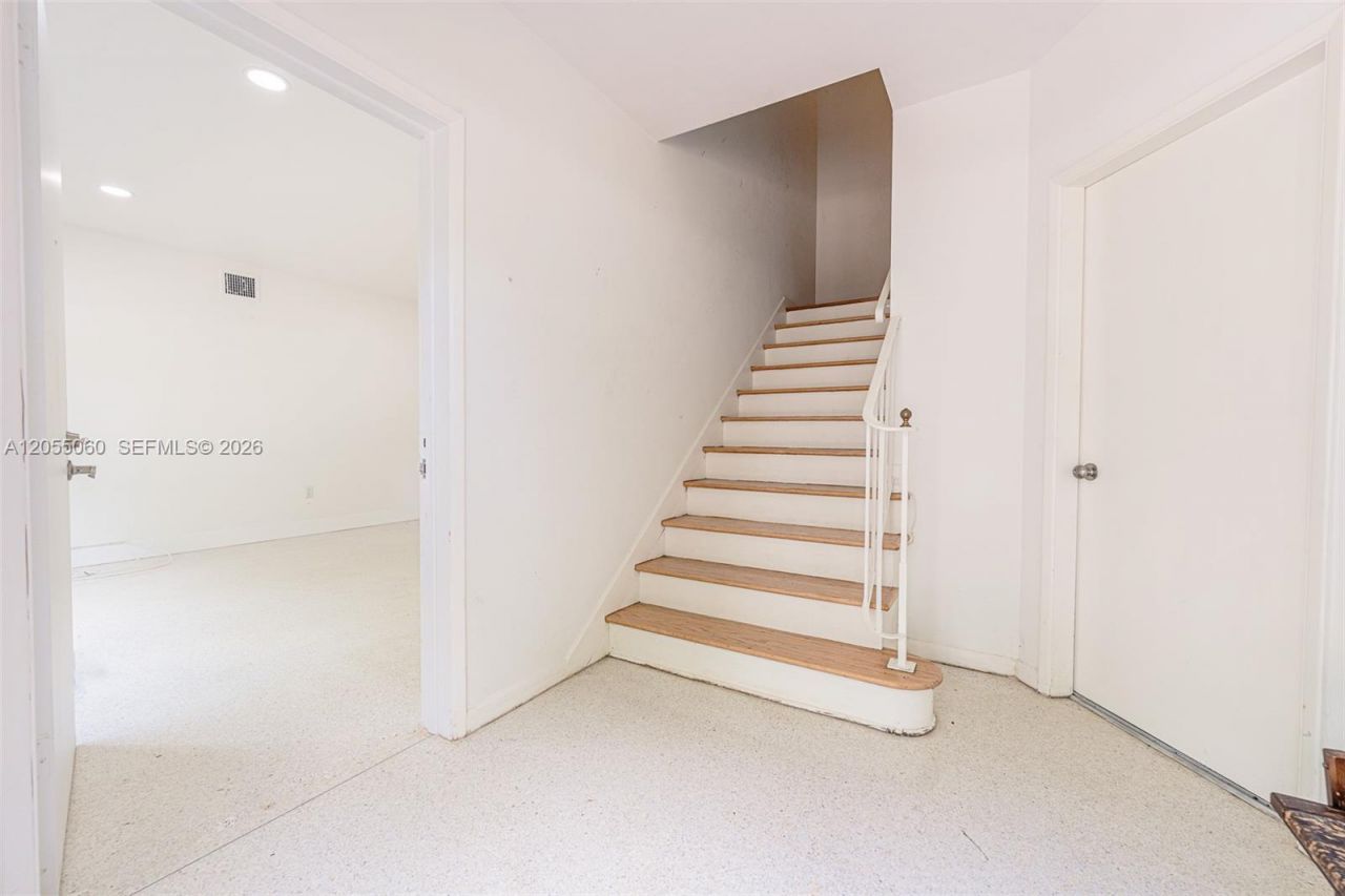 580 University Dr, Unit 2, Coral Gables, FL 33134 Photo