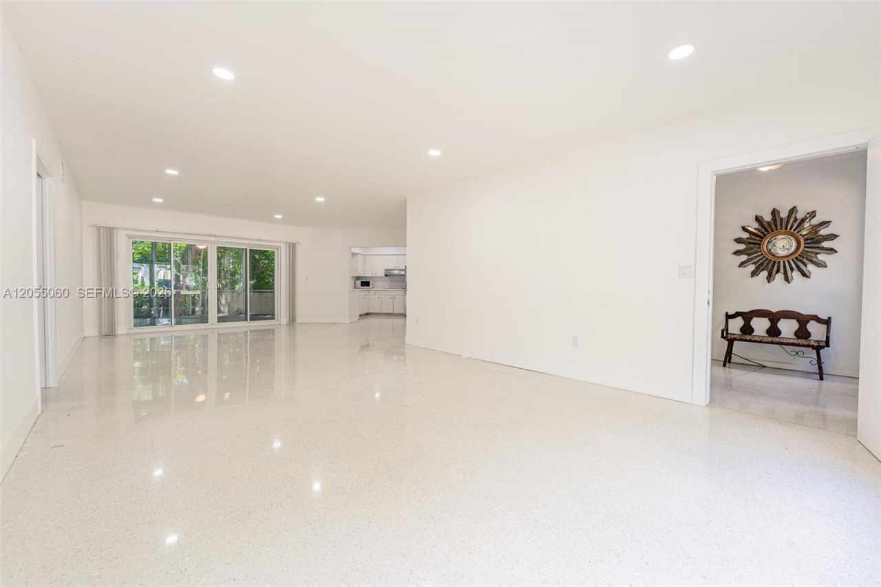 580 University Dr , Unit 2, Coral Gables, FL 33134 Photo