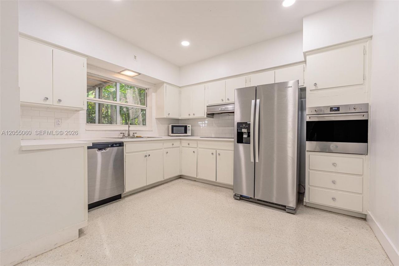580 University Dr , Unit 2, Coral Gables, FL 33134 Photo