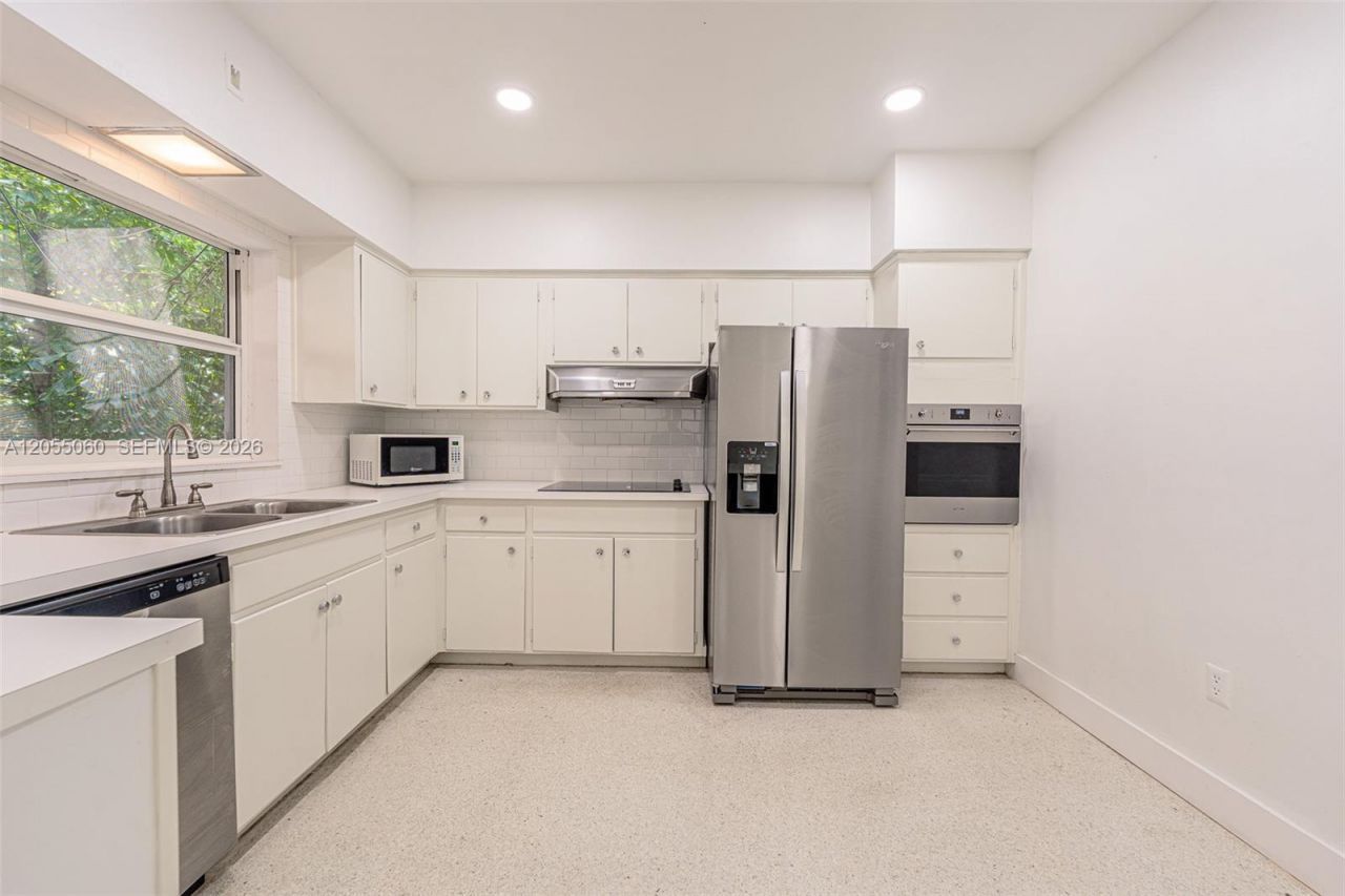 580 University Dr , Unit 2, Coral Gables, FL 33134 Photo
