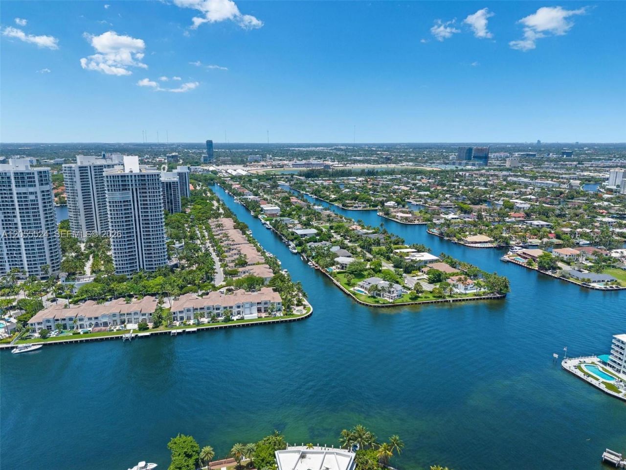 460 Holiday Dr , Hallandale Beach, FL 33009 Photo