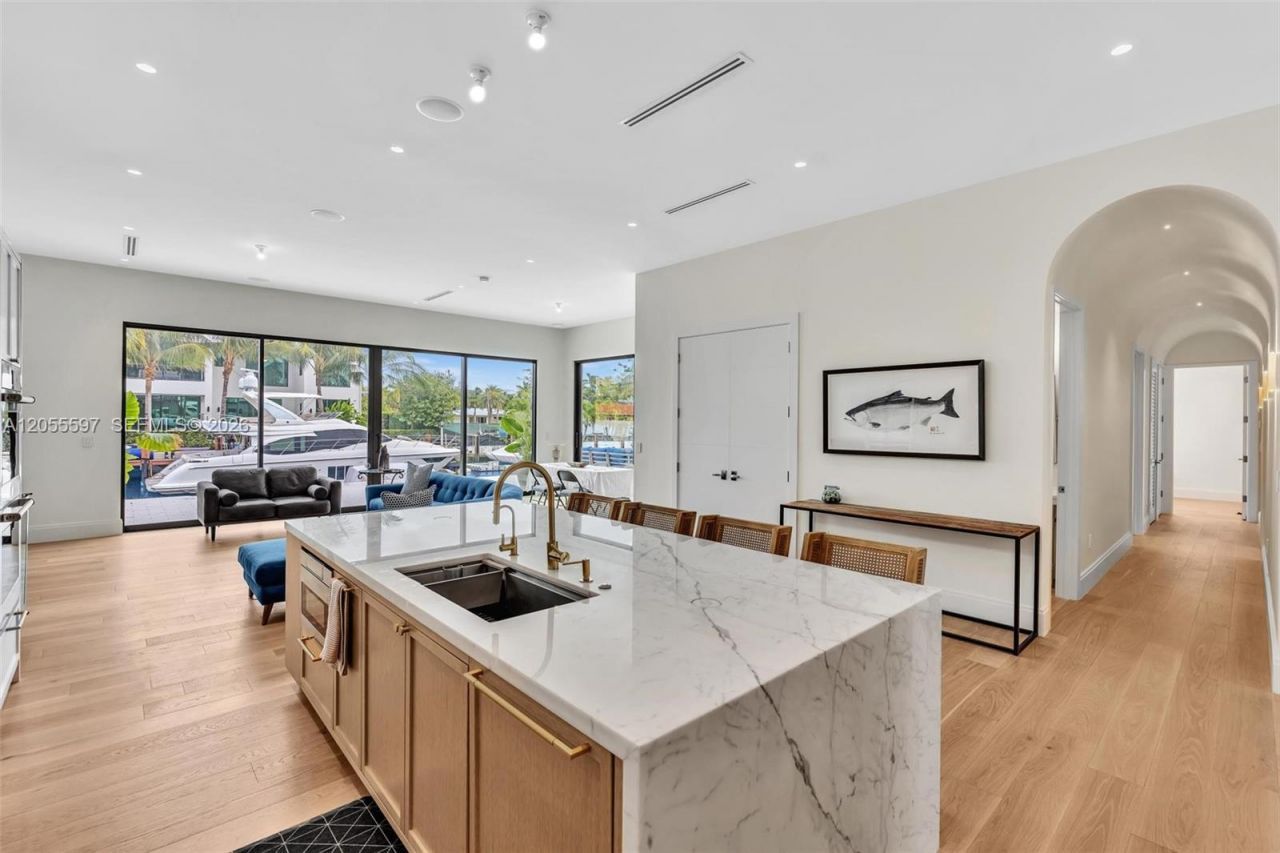 13045 Coronado Ter, North Miami, FL 33181 Photo