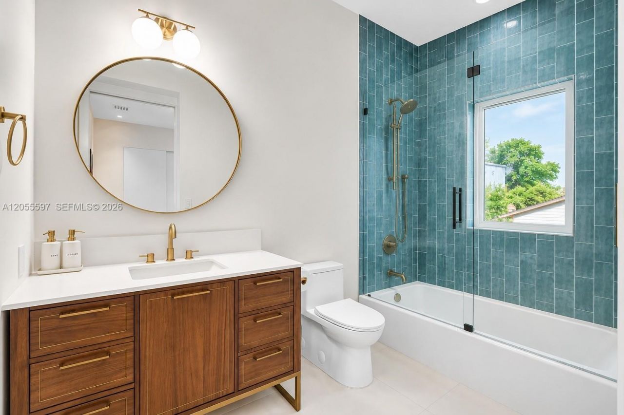 13045 Coronado Ter, North Miami, FL 33181 Photo