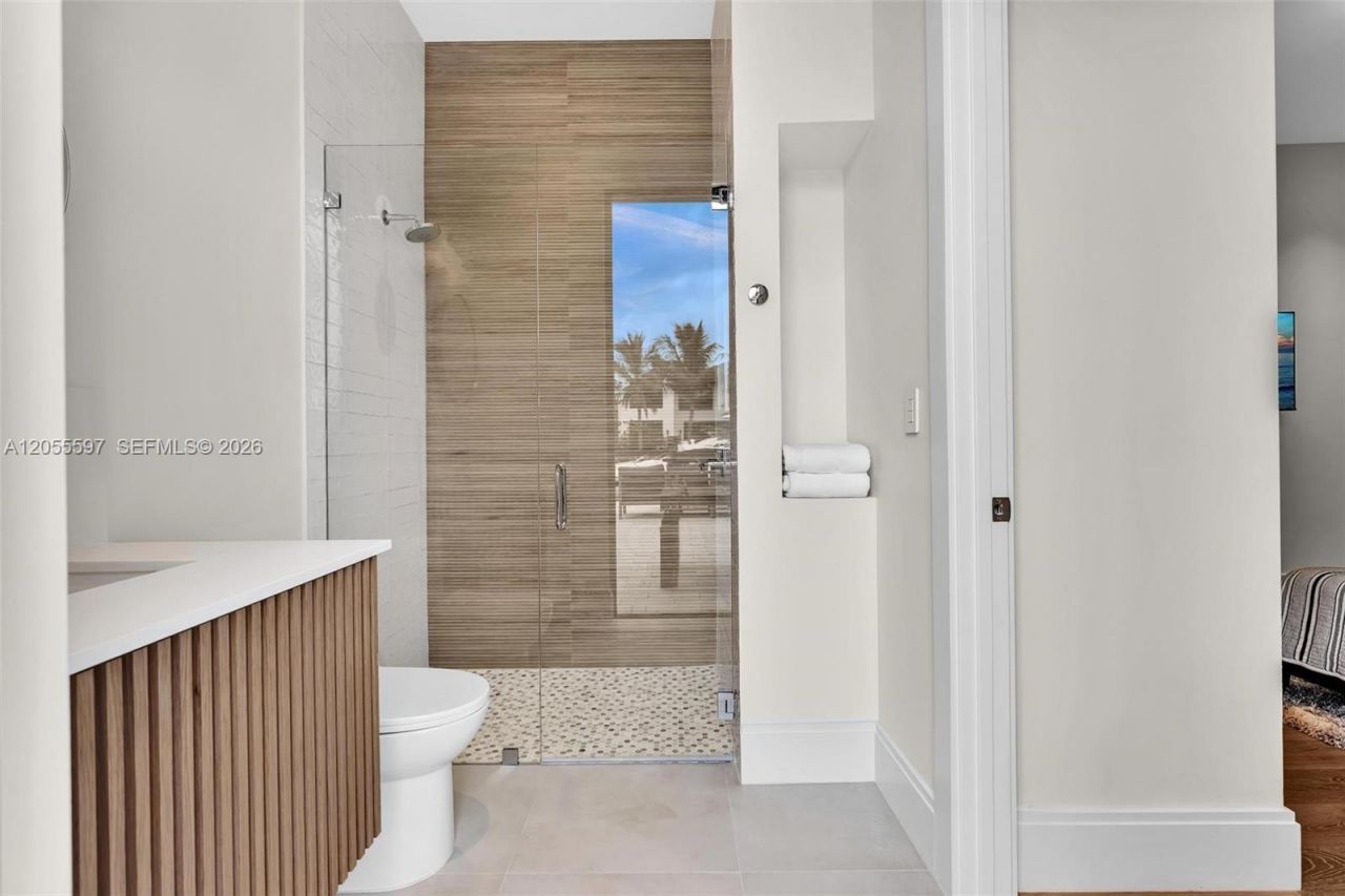 13045 Coronado Ter, North Miami, FL 33181 Photo