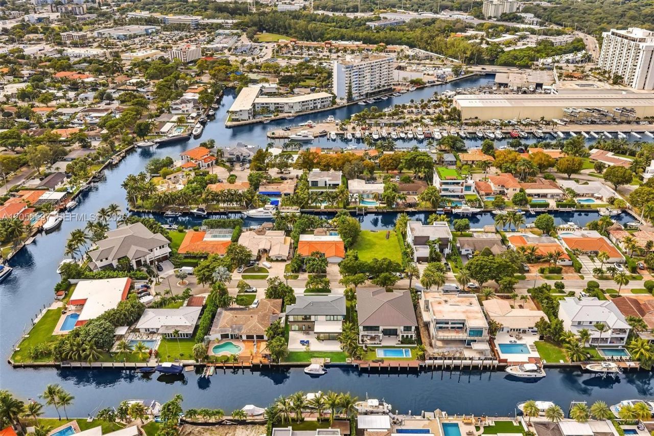 13045 Coronado Ter, North Miami, FL 33181 Photo