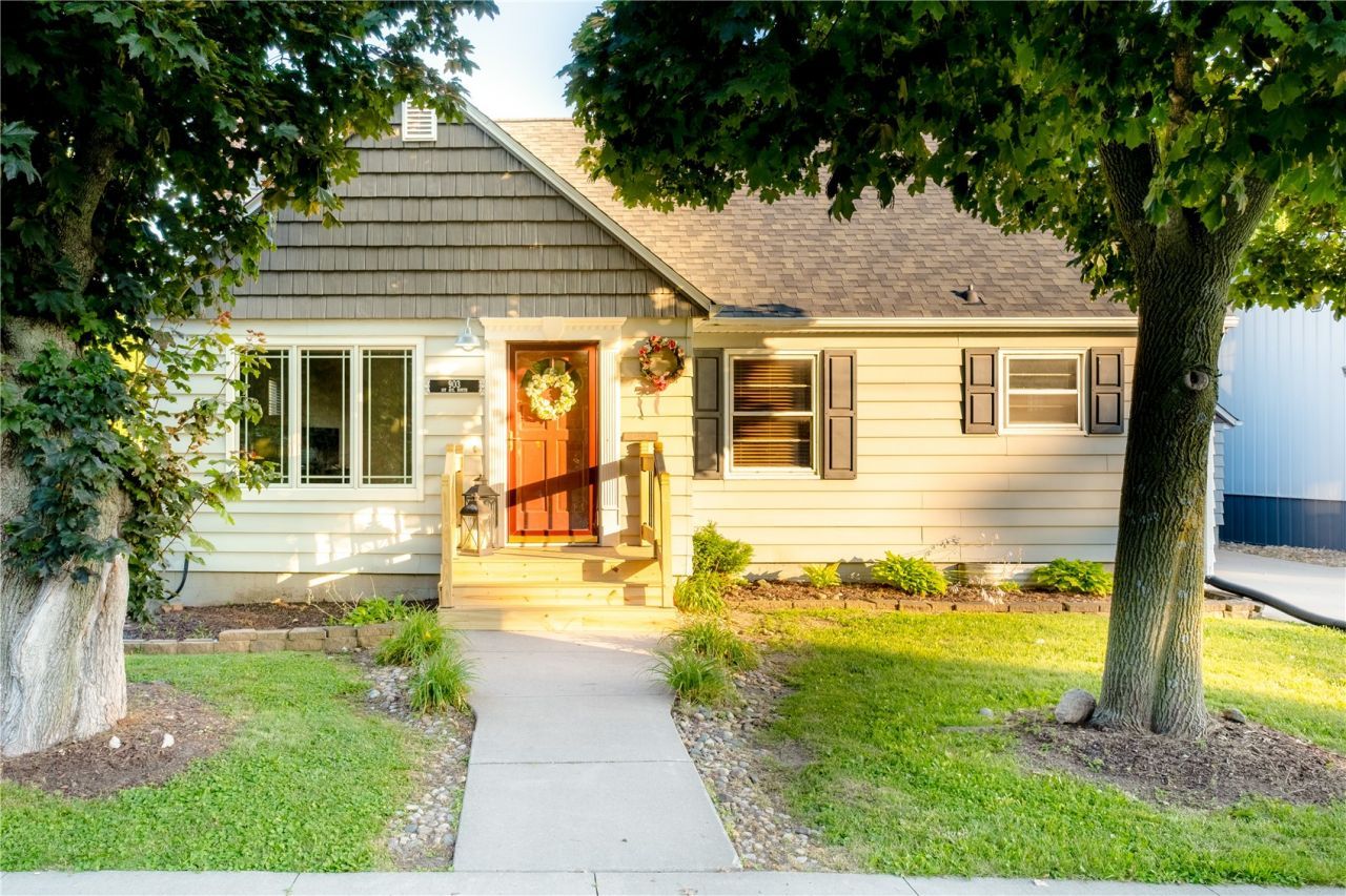 903 1st Avenue Nw, Mt Vernon, IA 52314 Main Photo
