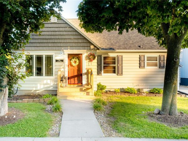 903 1st Avenue NW, Mt Vernon, IA 52314