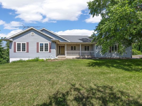6808 Michael Road , Palo, IA 52324