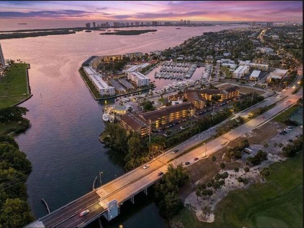 1036 US Highway 1, Unit 121, North Palm Beach, FL 33408