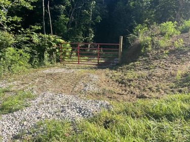 9999 HWY 2004 , McKee, KY 40447