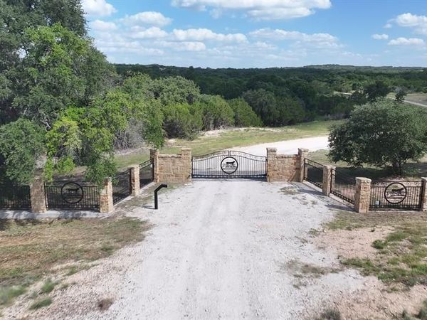1042 Highway 174 , Meridian, TX 76665