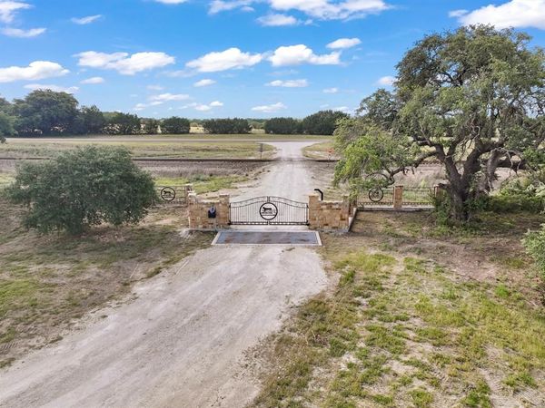 1042 Highway 174 , Meridian, TX 76665