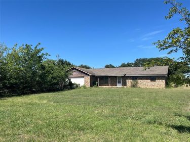 5324 Parker Henderson Road , Fort Worth, TX 76119