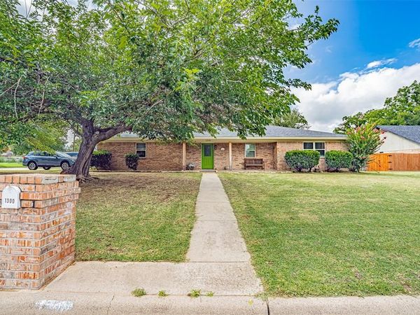 1300 4th Street, Granbury, TX 76048
