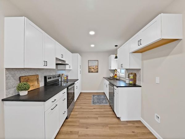 1104 E Russell Avenue , Carrollton, TX 75006