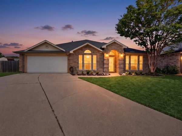 1012 Hidden View Court, Burleson, TX 76028