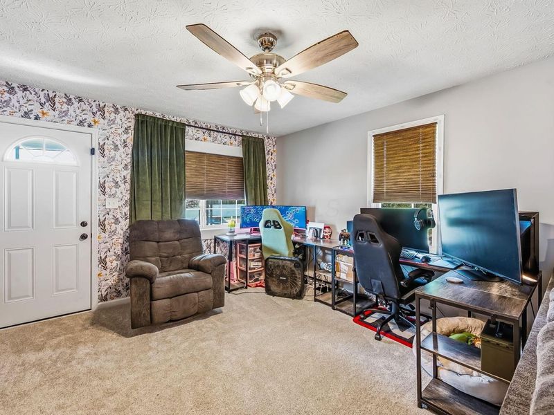 824 Hilock Road, Columbus, OH 43207 Photo 4