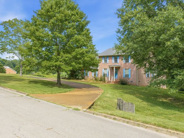 435 Lakeshore Dr , Lexington, TN 38351