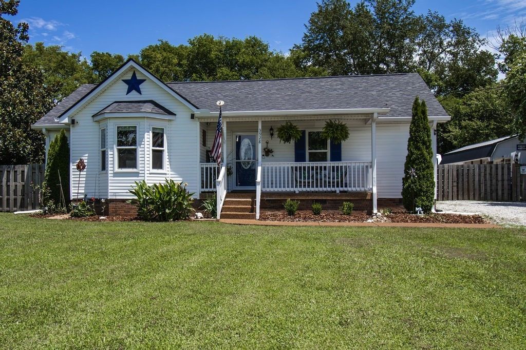 3928 Hearthstone Dr, Chapel Hill, TN 37034 Main Photo