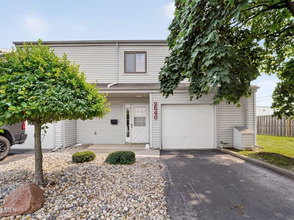 2540 W Village Drive, Toledo, OH 43614