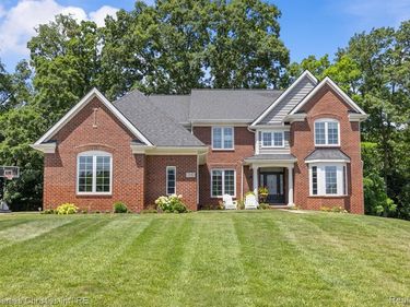 578 Red Bank Drive, White Lake Twp, MI 48386