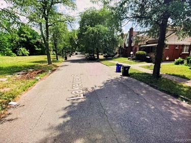 5800 Lakeview Street , Detroit, MI 48213