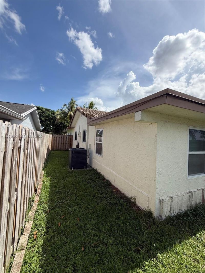 9341 NW 39th St , Sunrise, FL 33351 Photo