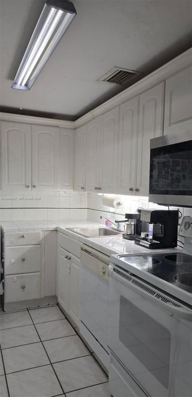 8405 NW 8th St, Unit 201, Miami, FL 33126 Photo